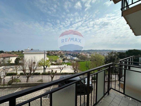 appartamento in vendita ad Ancona in zona Posatora