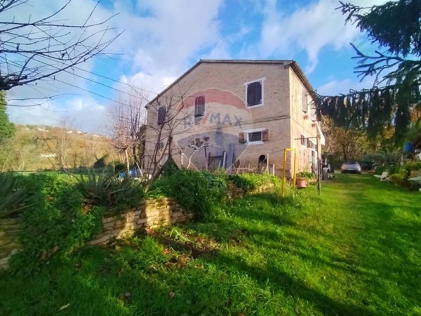 casa indipendente in vendita ad Ancona in zona Gallignano