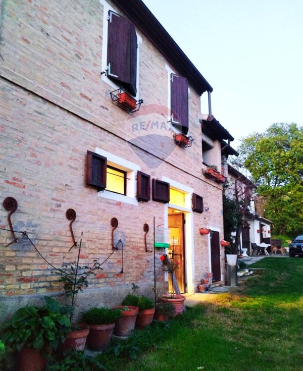 casa indipendente in vendita ad Ancona in zona Gallignano