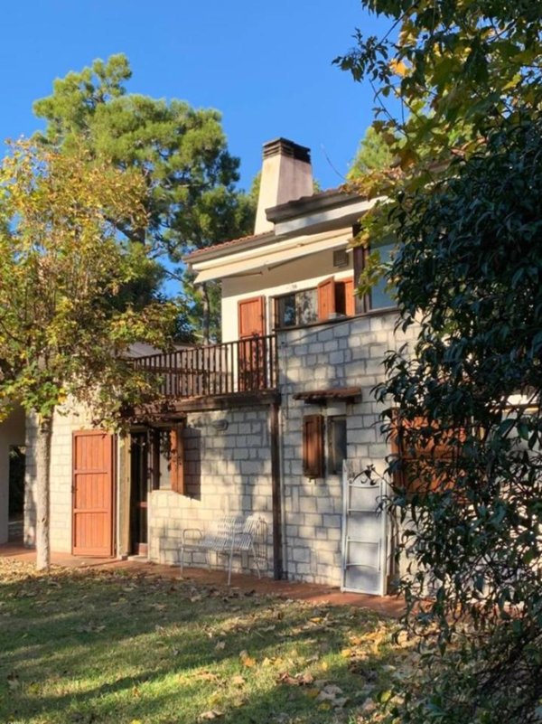 casa indipendente in vendita ad Ancona in zona Pietra La Croce