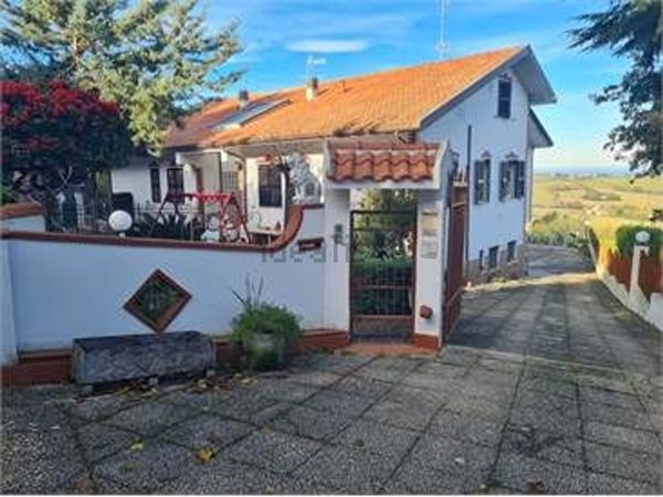 esavano in vendita ad Ancona