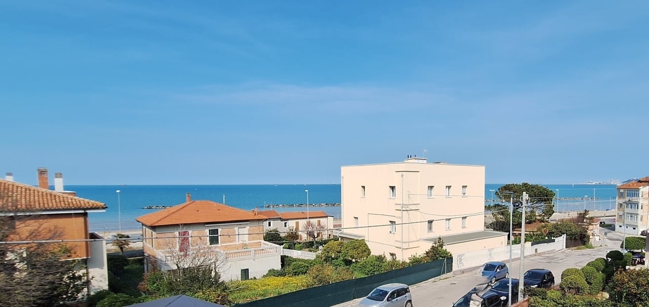 appartamento in vendita ad Ancona in zona Collemarino
