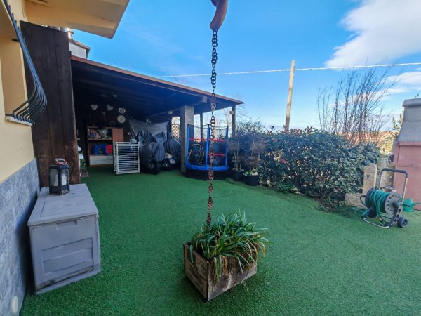 casa indipendente in vendita ad Ancona in zona Varano