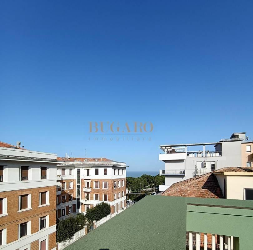 appartamento in vendita ad Ancona in zona Adriatico