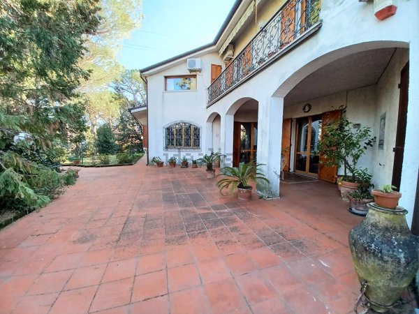 casa indipendente in vendita ad Ancona in zona Montesicuro