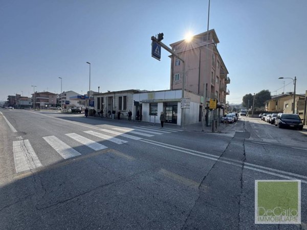 trivano in vendita ad Ancona in zona Torrette