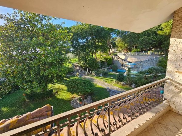 casa indipendente in vendita ad Ancona in zona Paterno