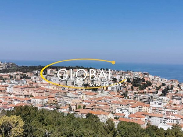 appartamento in vendita ad Ancona in zona Adriatico