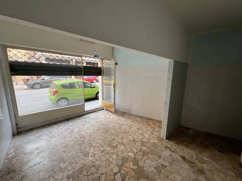 negozio in vendita ad Ancona in zona Montirozzo