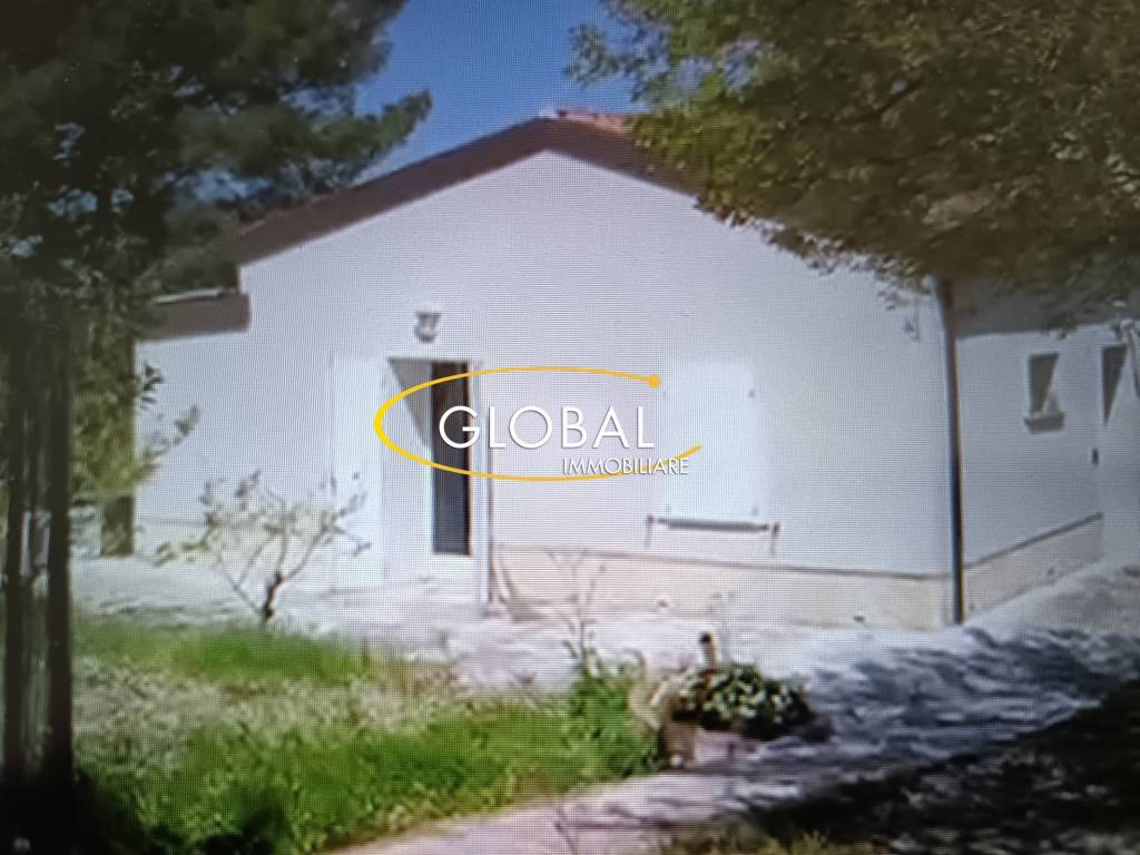 casa indipendente in vendita ad Ancona in zona Varano