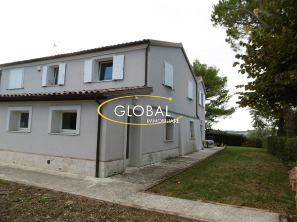 casa indipendente in vendita ad Ancona in zona Varano