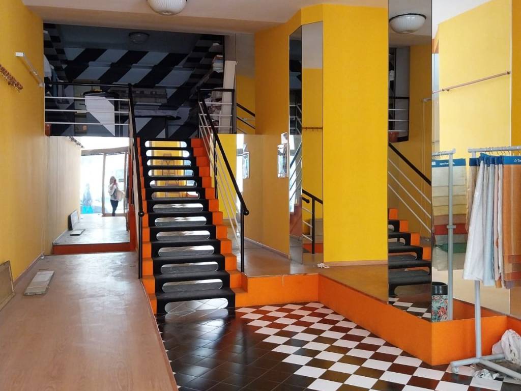locale commerciale in vendita ad Ancona in zona Piano San Lazzaro
