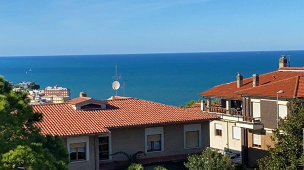 appartamento in vendita ad Ancona in zona Adriatico