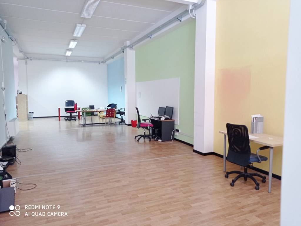 locale commerciale in vendita ad Ancona in zona Torrette