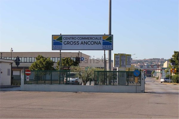 capannone in vendita ad Ancona in zona Piano San Lazzaro