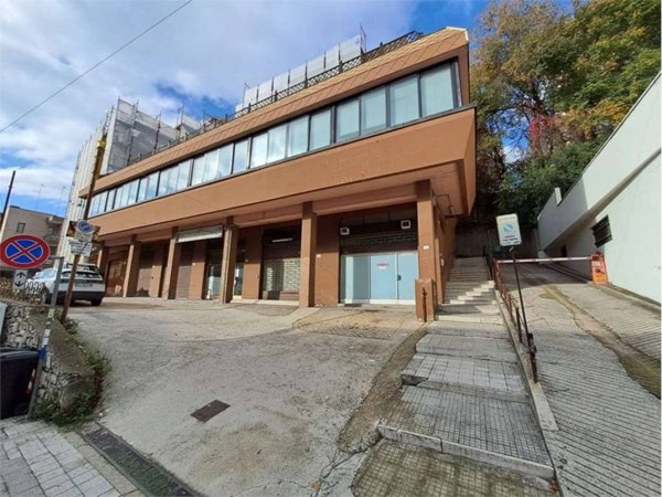 ufficio in vendita ad Ancona in zona Piano San Lazzaro