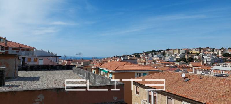 appartamento in vendita ad Ancona in zona Adriatico