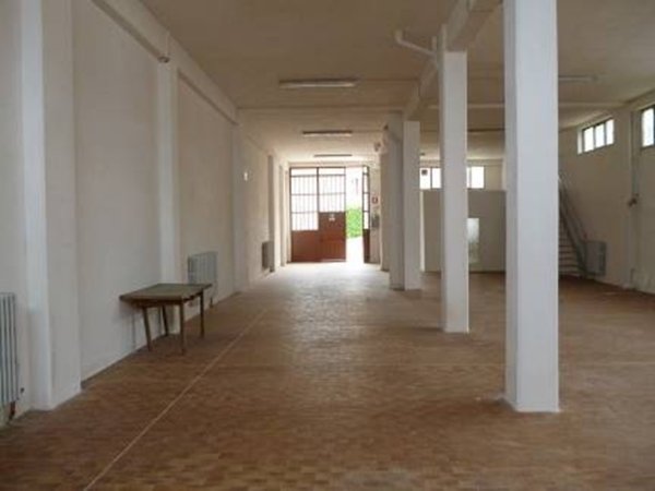 locale commerciale in vendita ad Ancona in zona Torrette