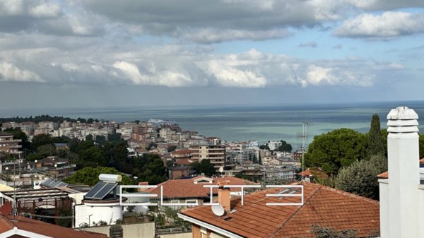 appartamento in vendita ad Ancona in zona Adriatico