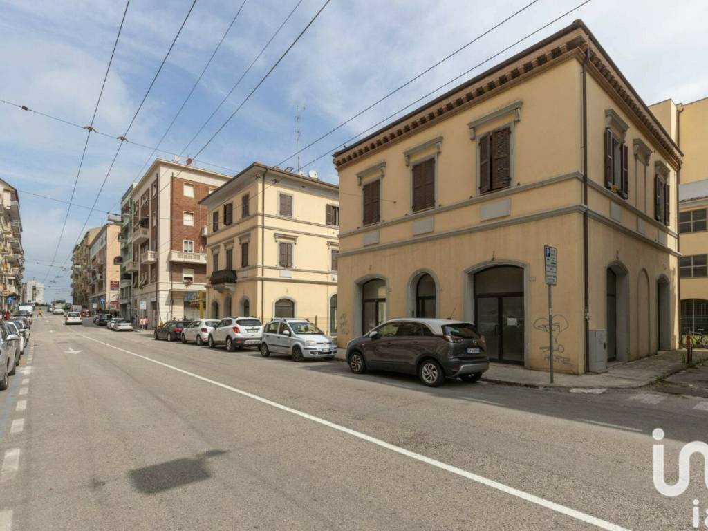negozio in vendita ad Ancona in zona Piano San Lazzaro