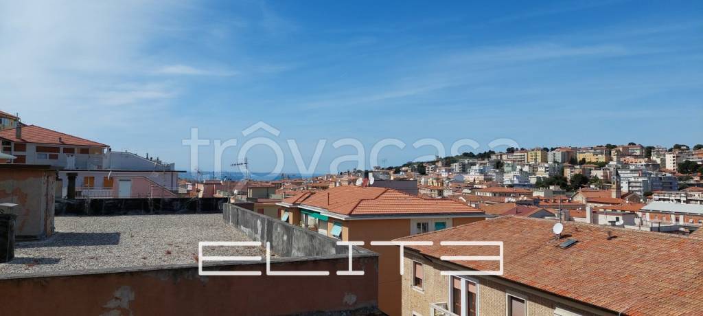 appartamento in vendita ad Ancona in zona Adriatico