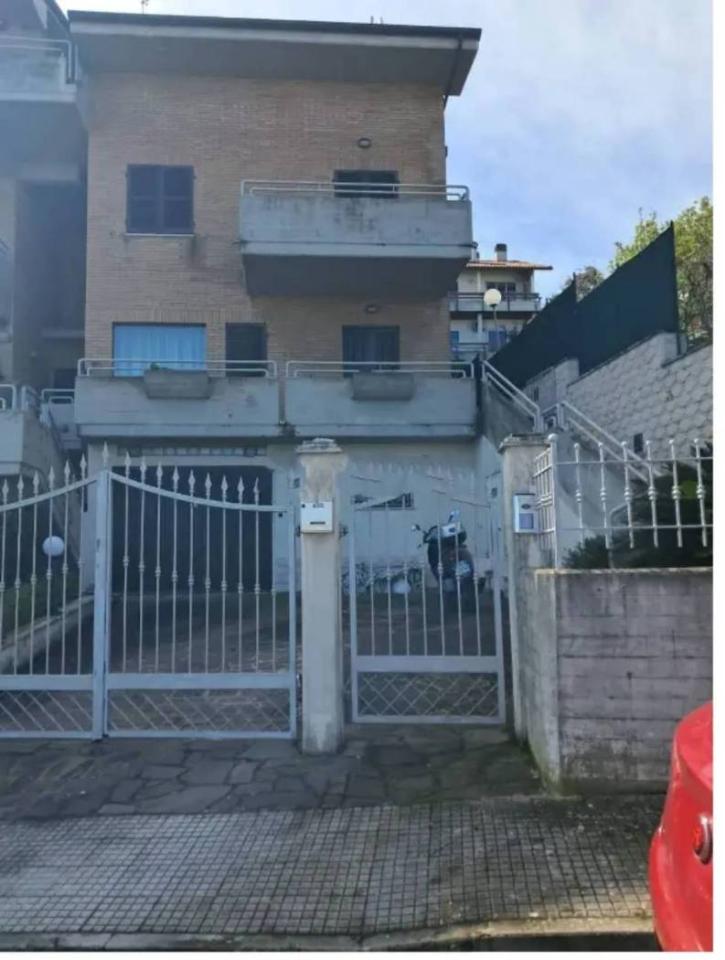 casa indipendente in vendita ad Ancona in zona Posatora