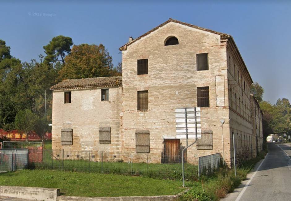 locale di sgombero in vendita ad Ancona in zona Aspio di Ancona