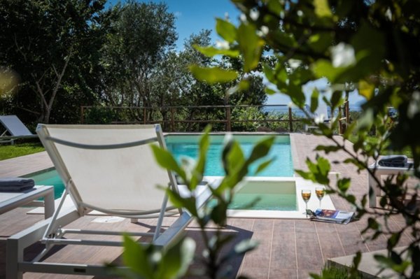 casa indipendente in vendita ad Ancona in zona Portonovo
