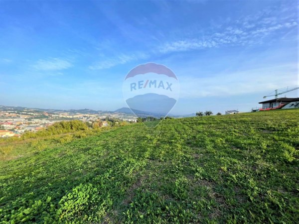 terreno agricolo in vendita ad Ancona in zona Candia