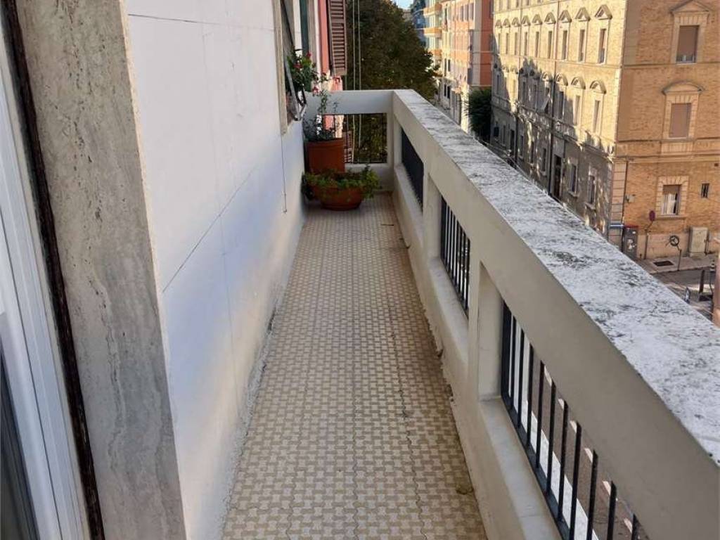 appartamento in vendita ad Ancona in zona Adriatico