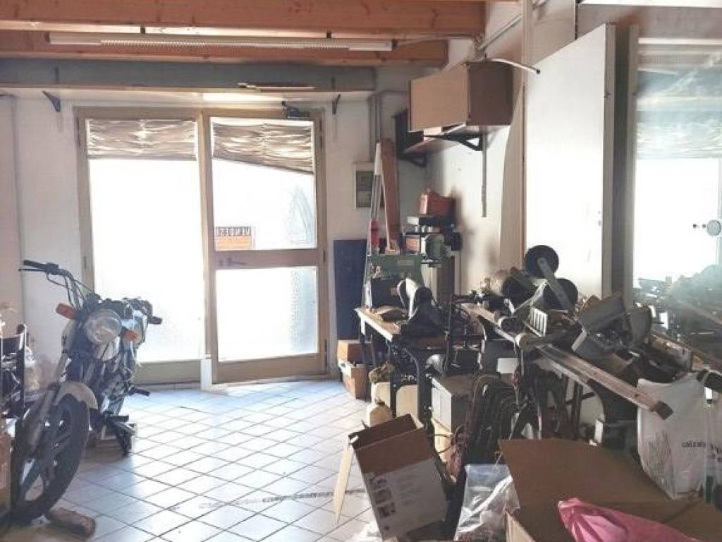 negozio in vendita ad Ancona in zona Tavernelle