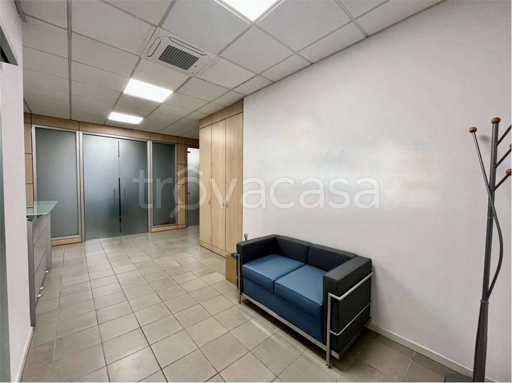 ufficio in vendita ad Ancona in zona Piano San Lazzaro