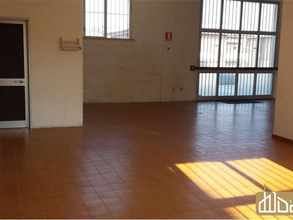 locale commerciale in vendita ad Ancona in zona Aspio di Ancona