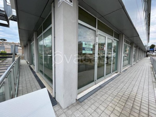 negozio in vendita ad Ancona in zona Baraccola