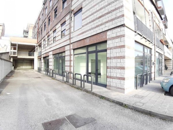 negozio in vendita ad Ancona in zona Piano San Lazzaro