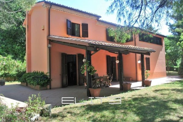 casa indipendente in vendita ad Ancona in zona Poggio d'Ancona