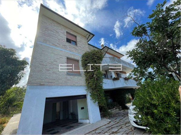 casa indipendente in vendita ad Ancona in zona Posatora