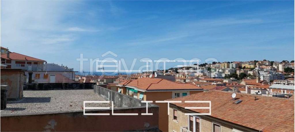 appartamento in vendita ad Ancona in zona Adriatico