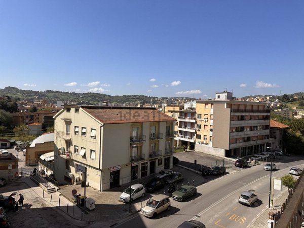 appartamento in vendita ad Ancona in zona Vallemiano