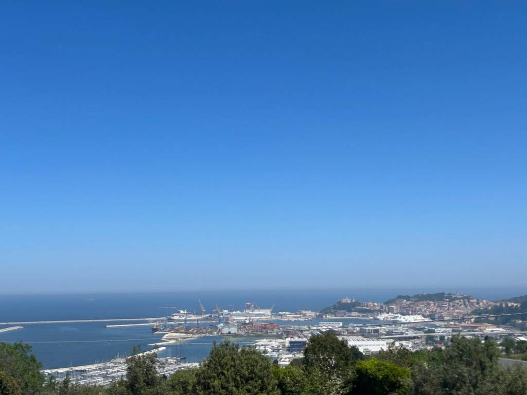 appartamento in vendita ad Ancona in zona Posatora