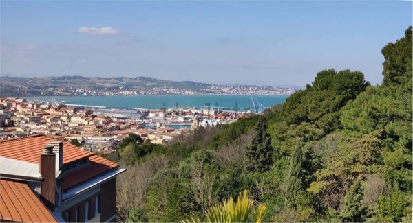 appartamento in vendita ad Ancona in zona Adriatico