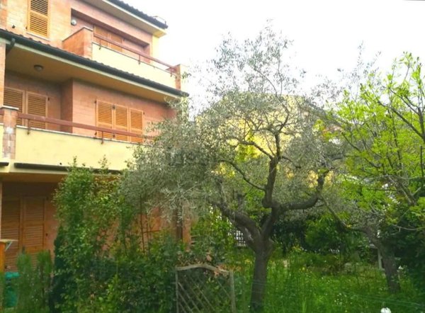 casa indipendente in vendita ad Ancona in zona Piano San Lazzaro
