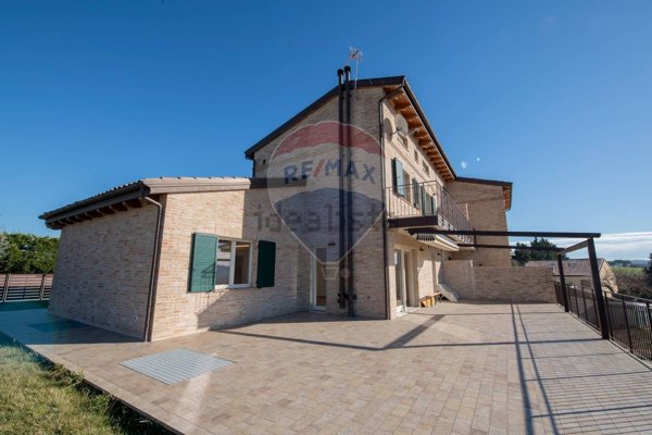casa indipendente in vendita ad Ancona in zona Piano San Lazzaro