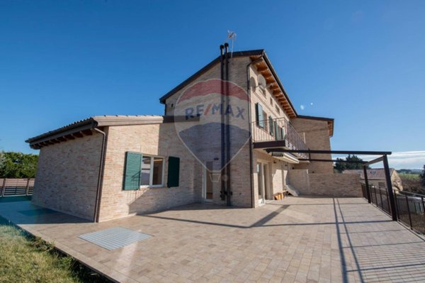 casa indipendente in vendita ad Ancona in zona Piano San Lazzaro