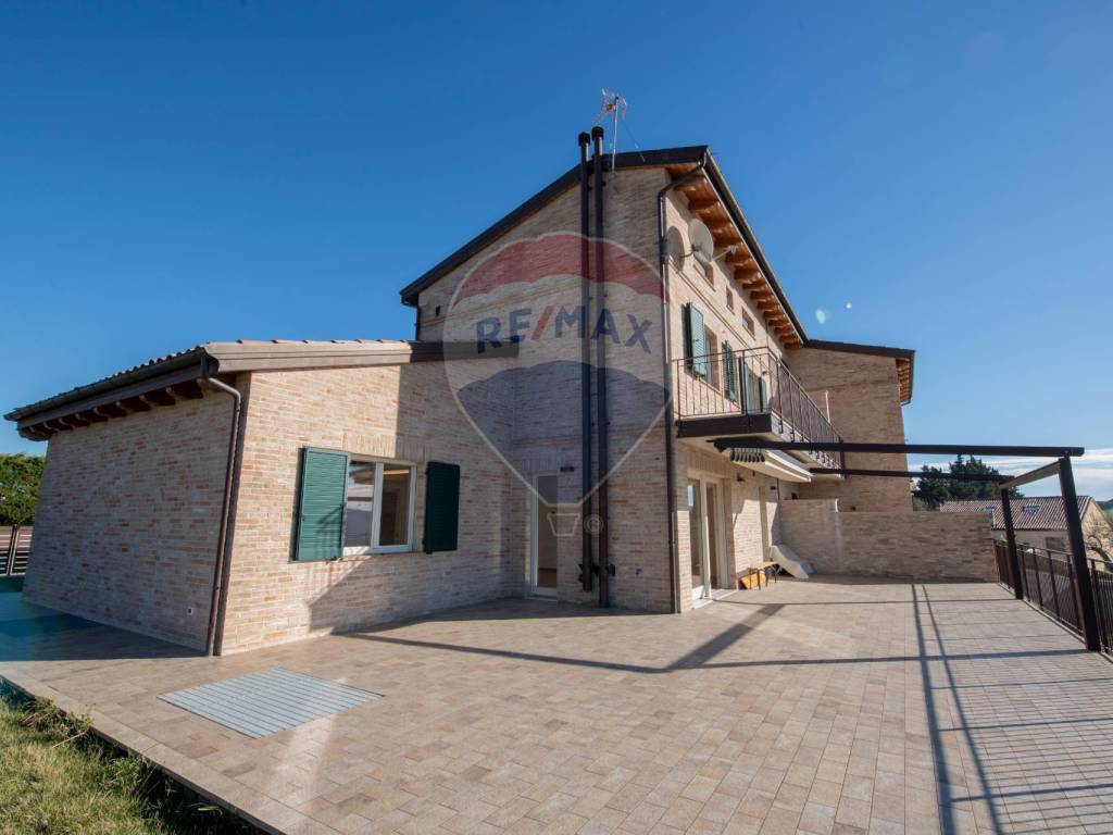 casa indipendente in vendita ad Ancona in zona Piano San Lazzaro