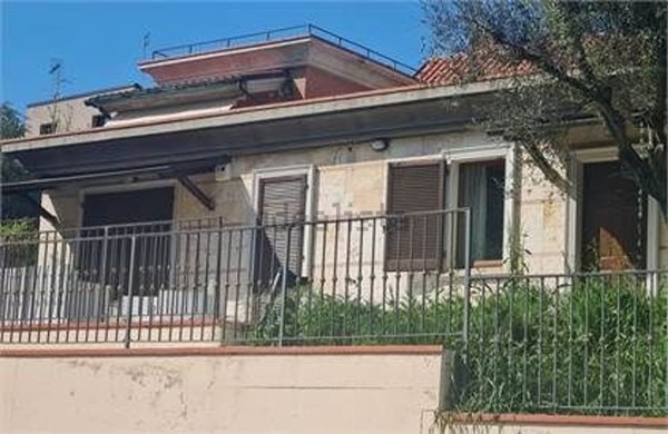 casa indipendente in vendita ad Ancona in zona Varano