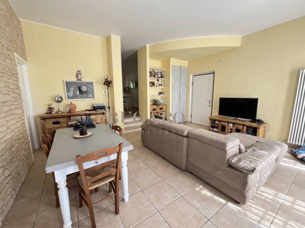 casa indipendente in vendita ad Ancona in zona Candia