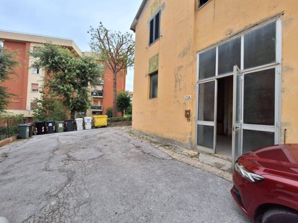 locale commerciale in vendita ad Ancona in zona Torrette
