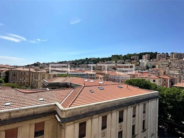 appartamento in vendita ad Ancona in zona Adriatico