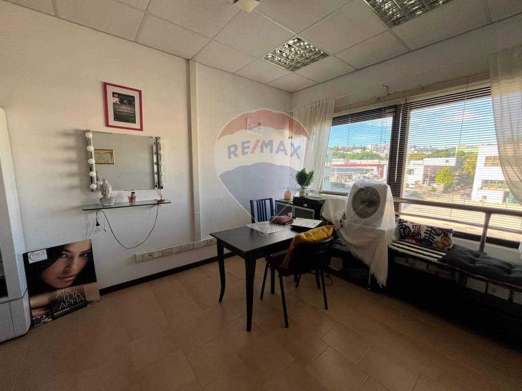 negozio in vendita ad Ancona in zona Baraccola